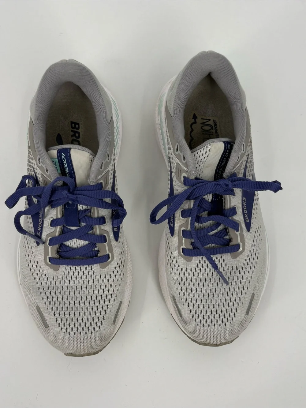 Brooks Adrenaline GTS 22 Running Shoes in Gray Women’s Size 7